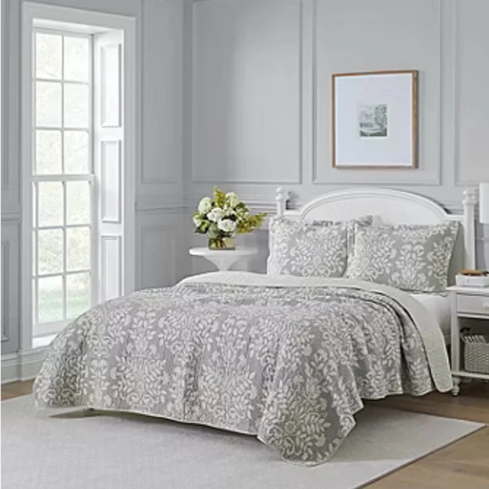 Laura Ashley Rowland Elegant Gray and White Full/Queen Quilt Set