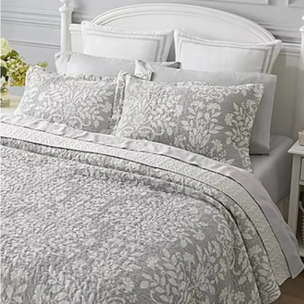 Laura Ashley Rowland Elegant Gray and White Full/Queen Quilt Set