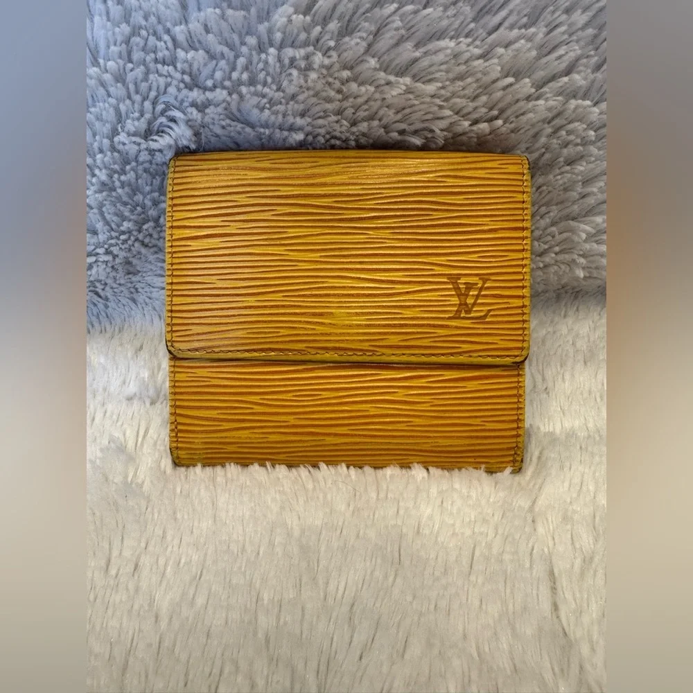 Vintage Louis Vuitton Elise Epi Wallet