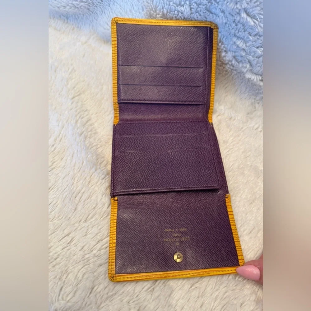 Louis Vuitton minor wallet available