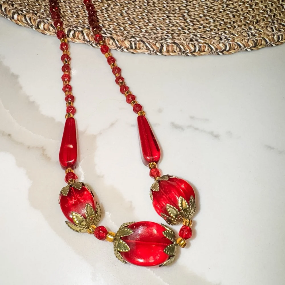 VINTAGE ART DECO CZECH RED GLASS BEAD NECKLACE