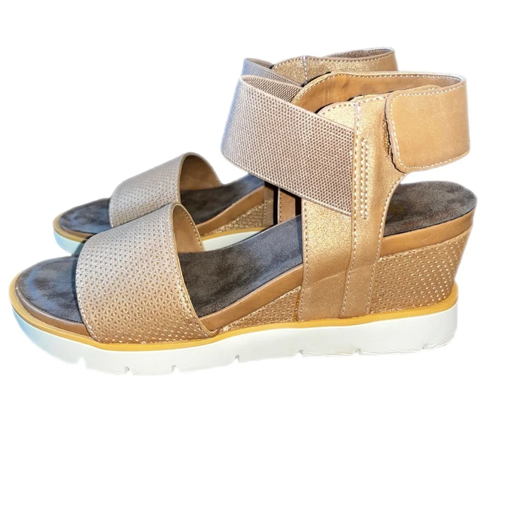 Hocus Pocus Sandals Philo Wedge size 9M