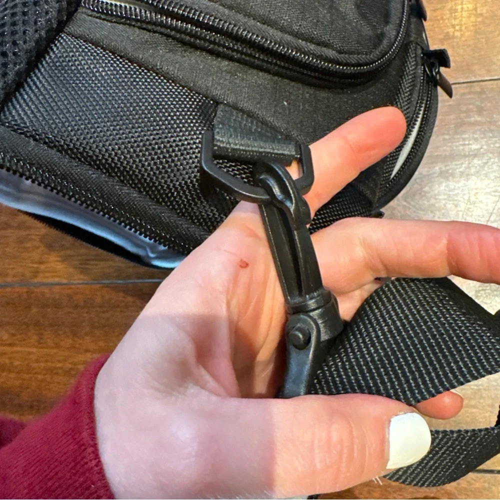 Amazon Basics Holster Camera Case Bag for DSLR Cameras Black Detachable Strap
