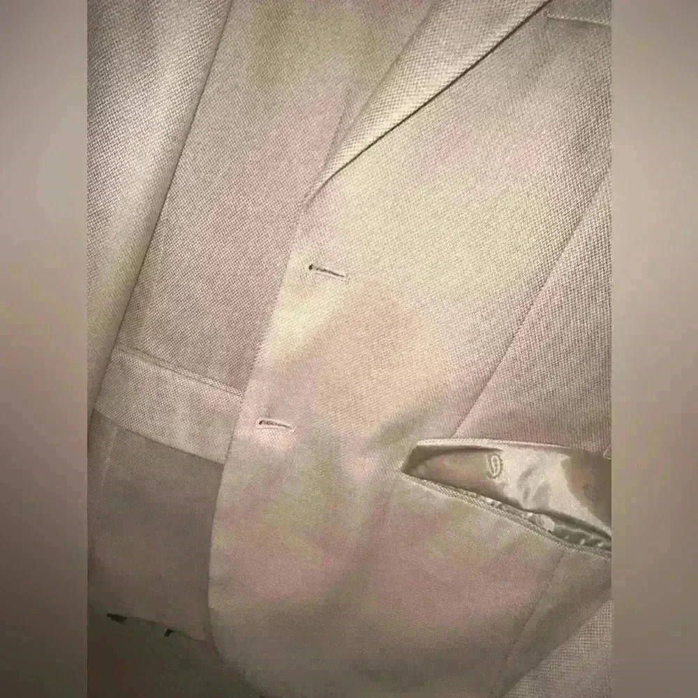 Gently used men’s suit m/l measurements on picture