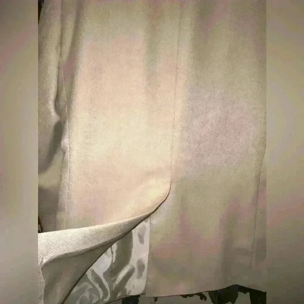 Gently used men’s suit m/l measurements on picture