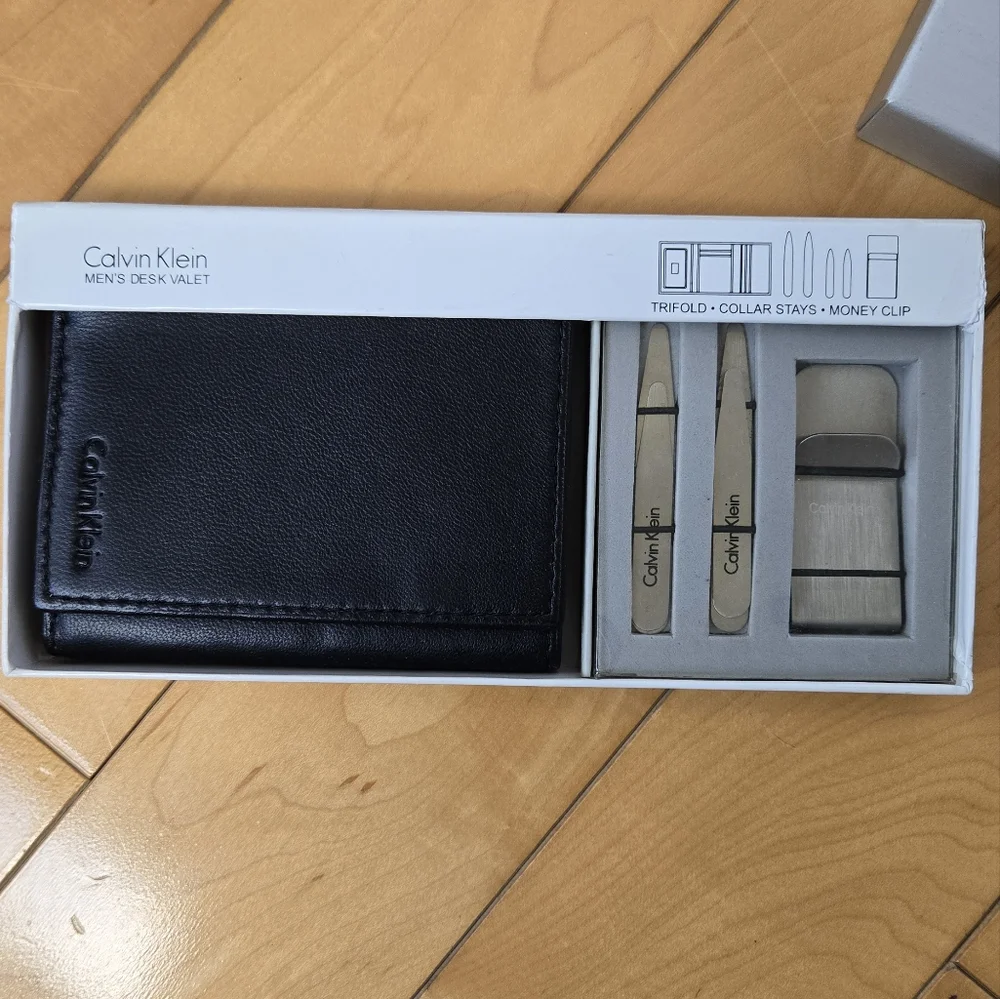Calvin Klein new trifold
