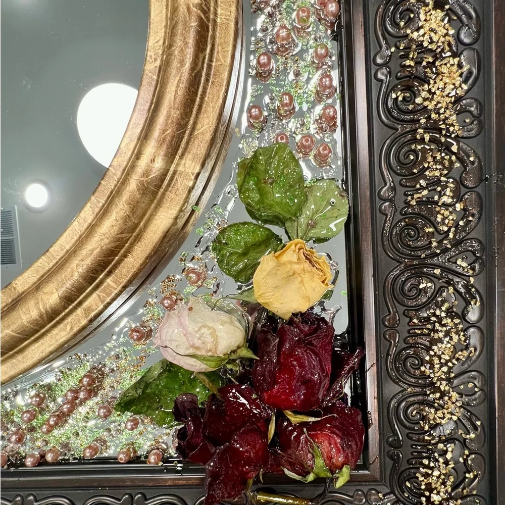 Exclusive‼️ Ornate Oval Mirror with Floral Accents
