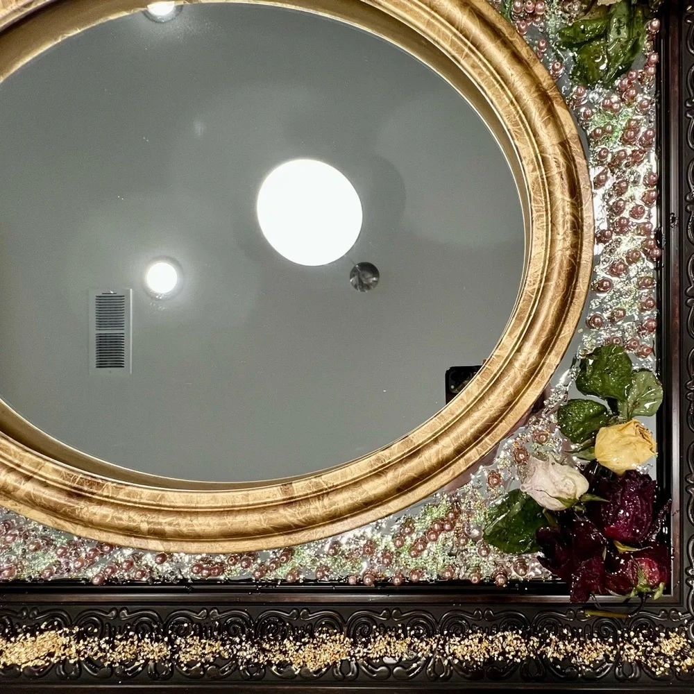 Exclusive‼️ Ornate Oval Mirror with Floral Accents