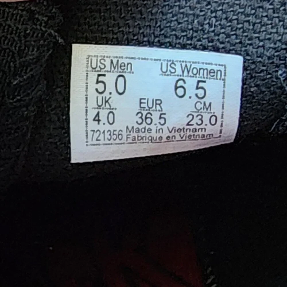 Marvel vans black