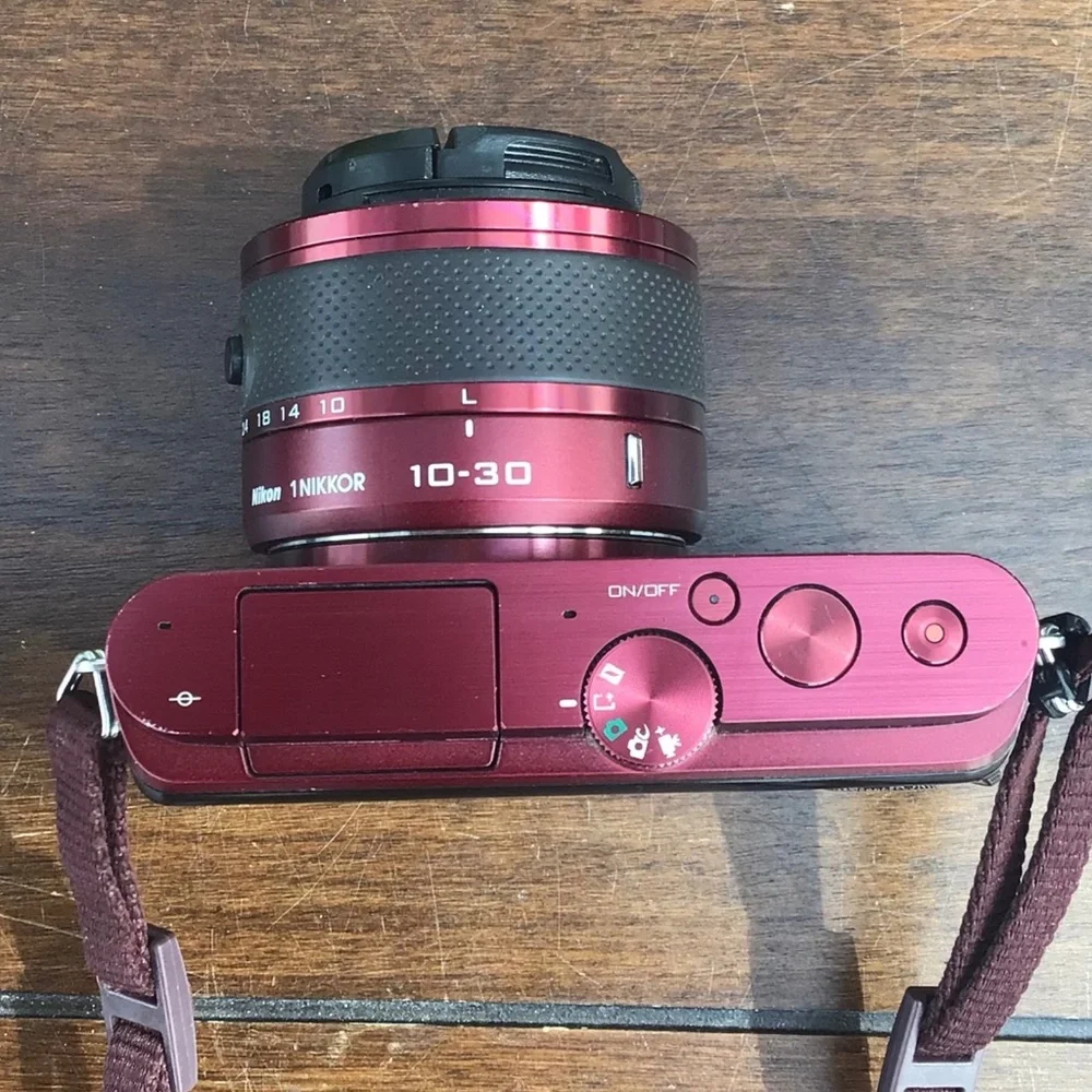 Nikon red j3