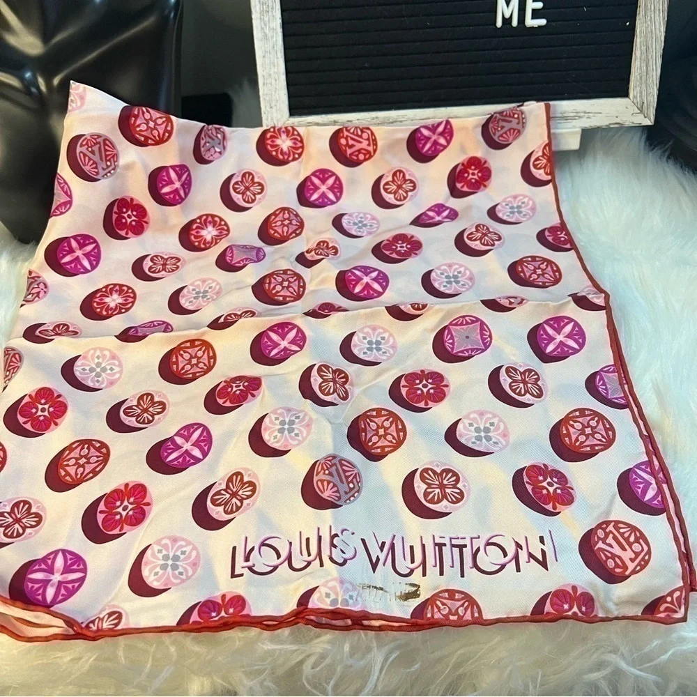 Louis vuitton kimodo dots scarf