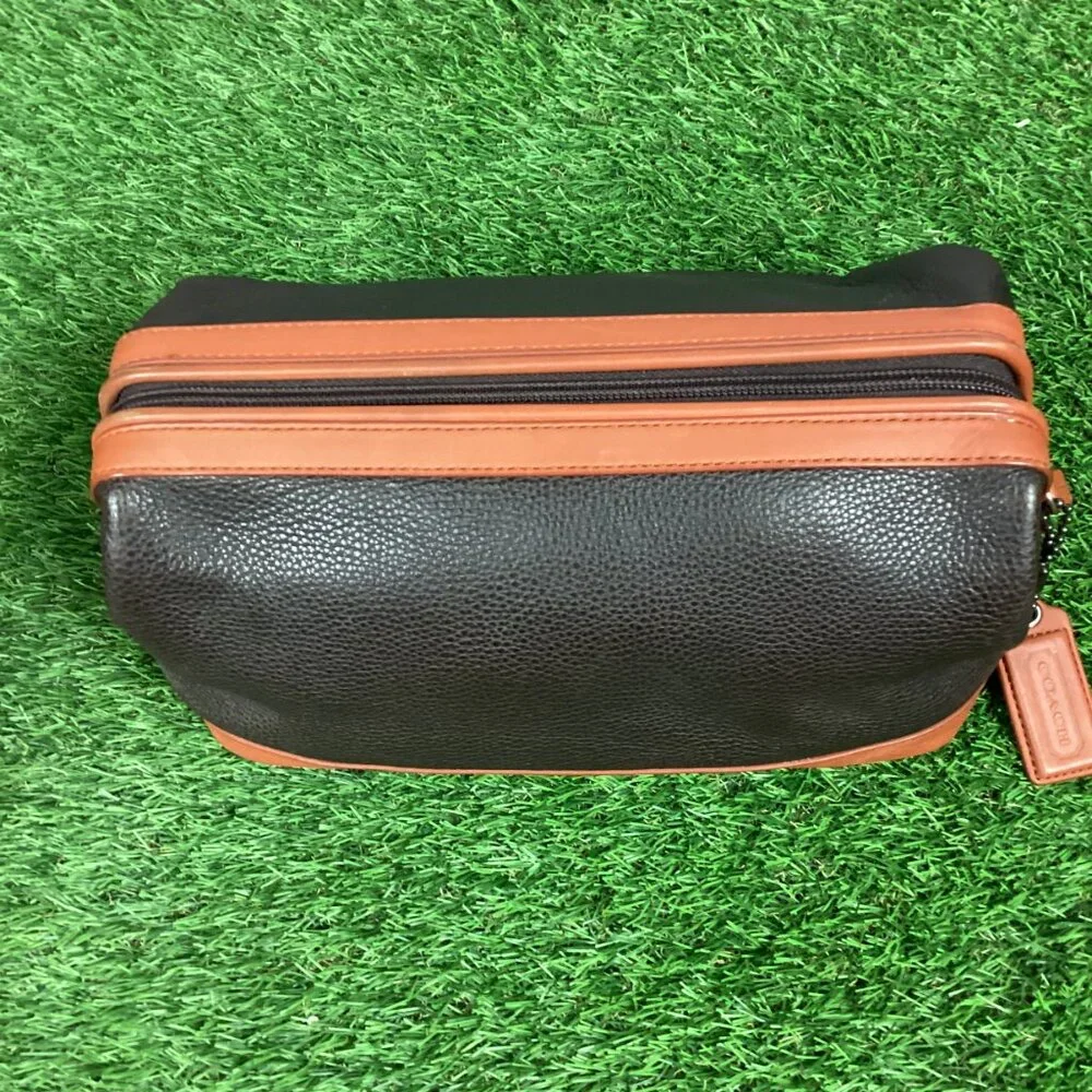 Coach think black