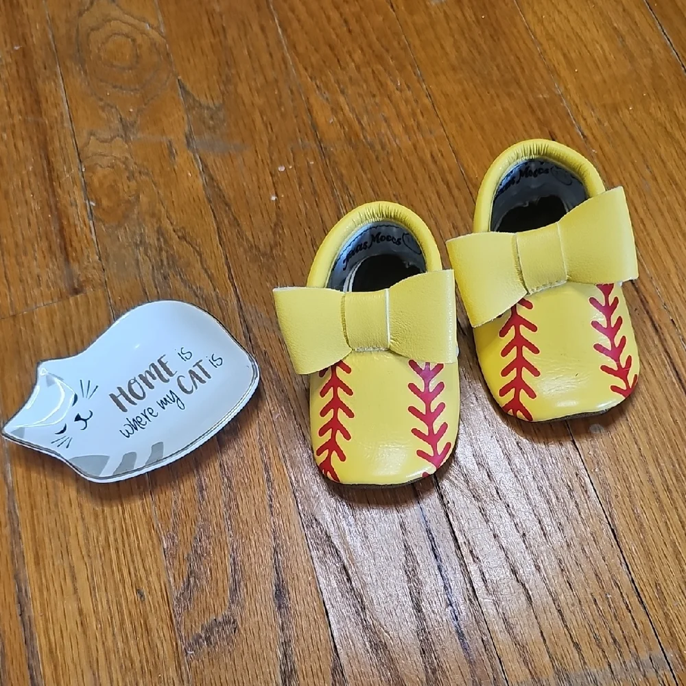 👪 Texas Moccs Size 2/3 Softball...like New!