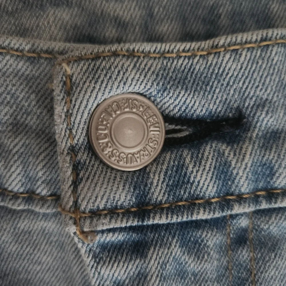Levis excellent preowned