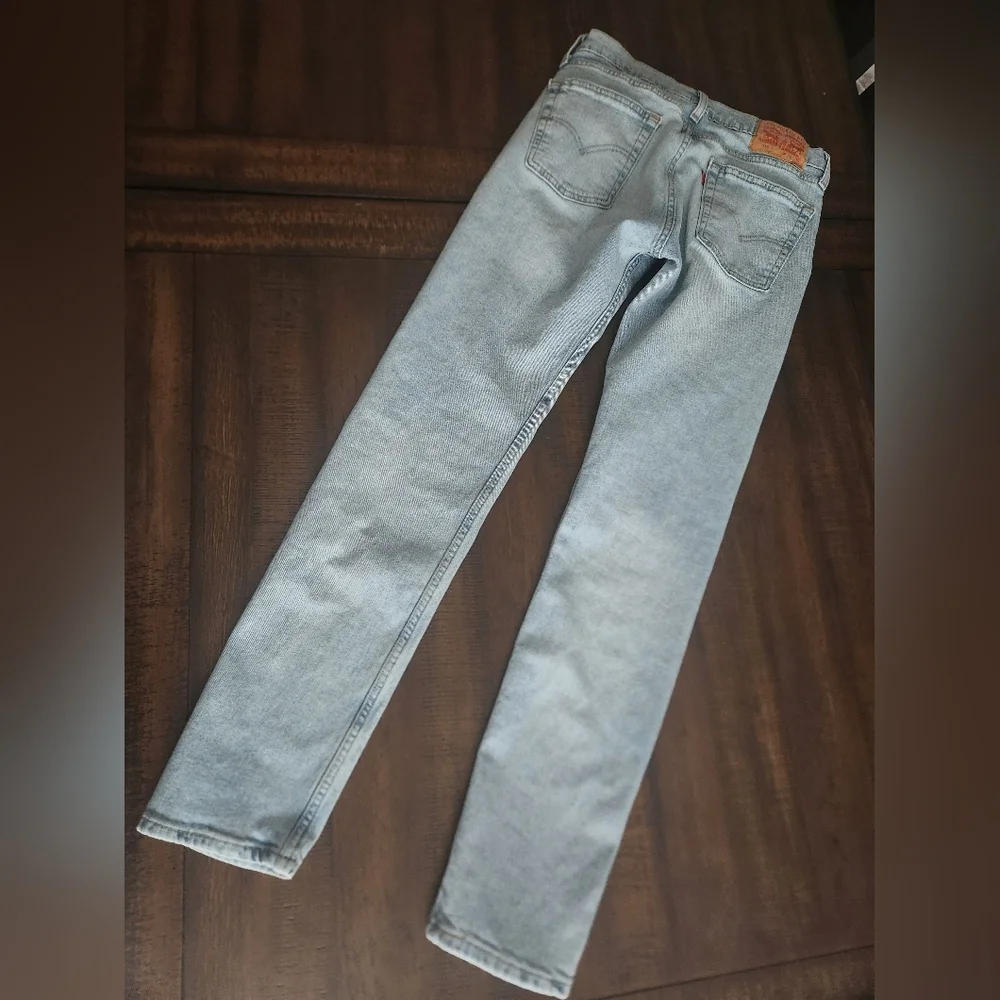 Levis excellent preowned
