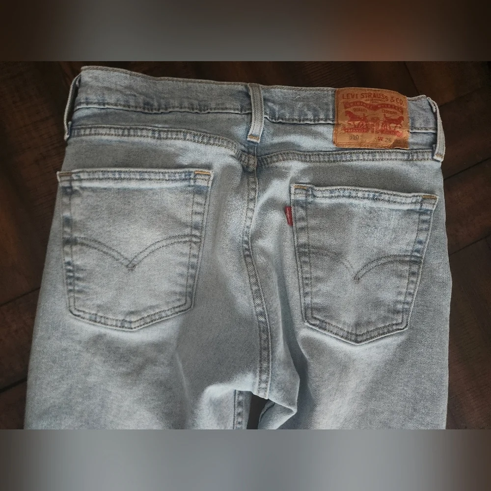 Levis excellent preowned