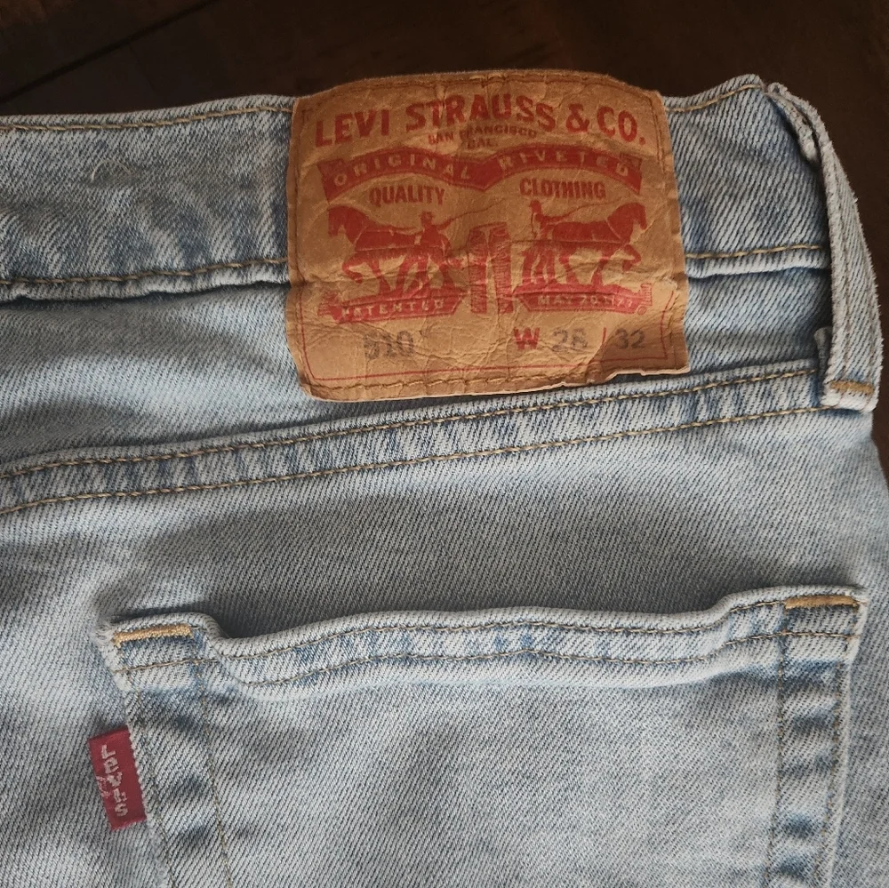 Levis excellent preowned