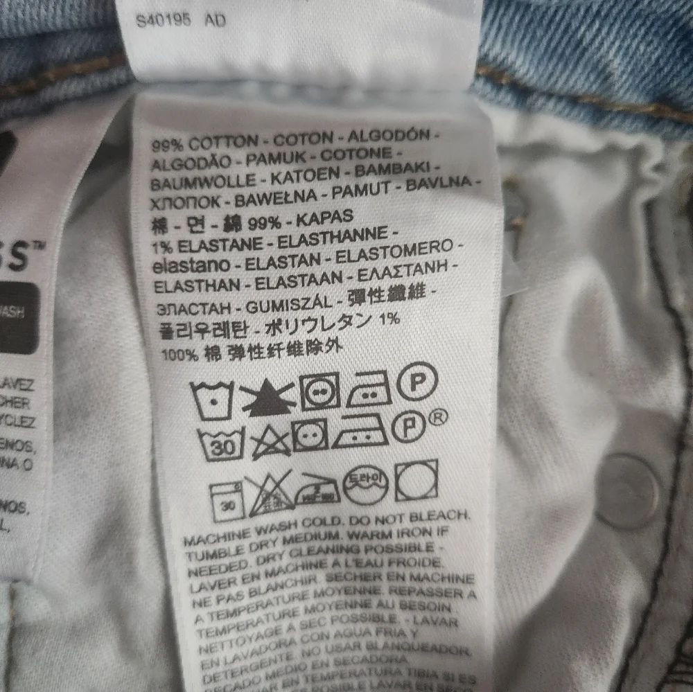 Levis excellent preowned