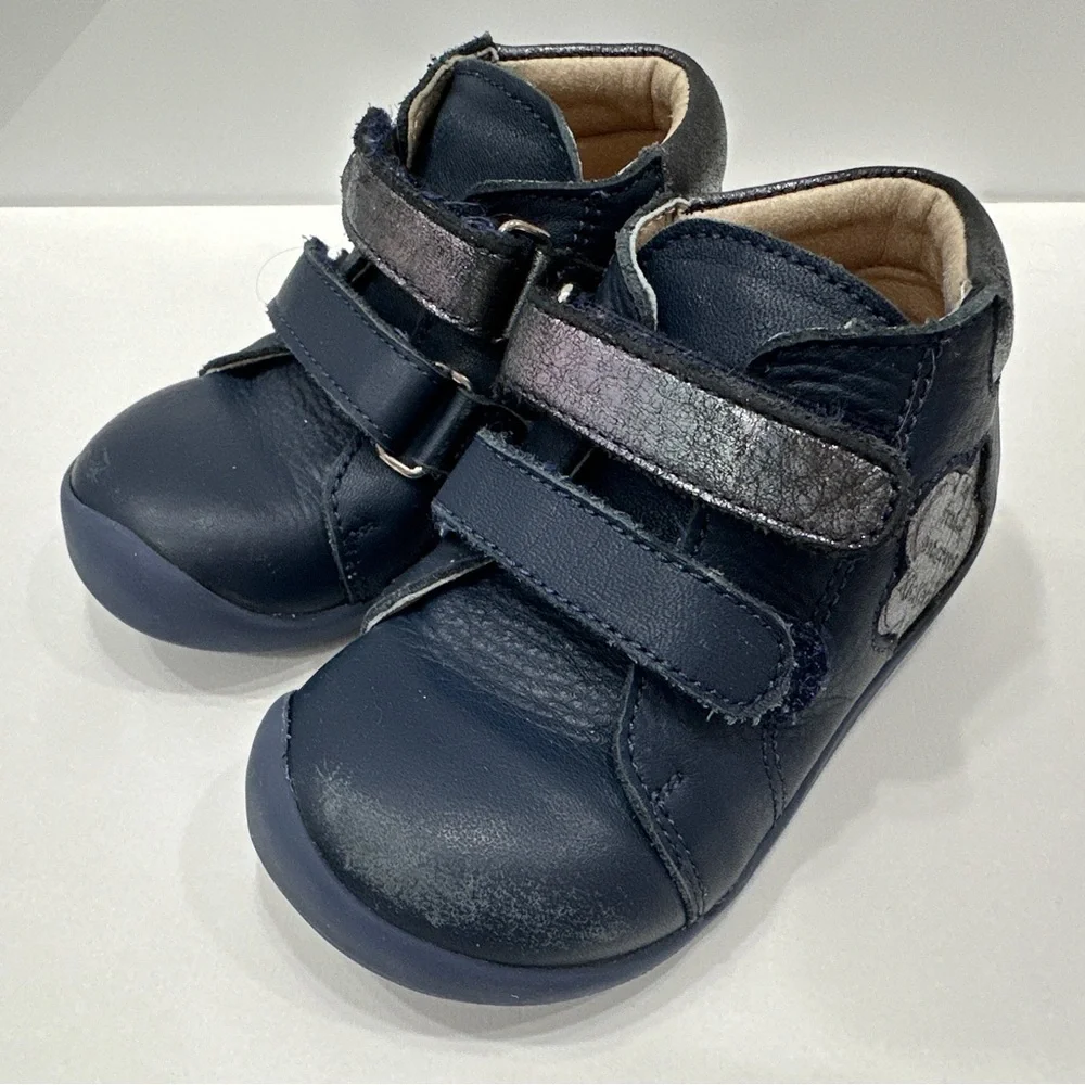 Kickers navy blue kids shoes. Size 22. US size 6. Great pre-owned condition.