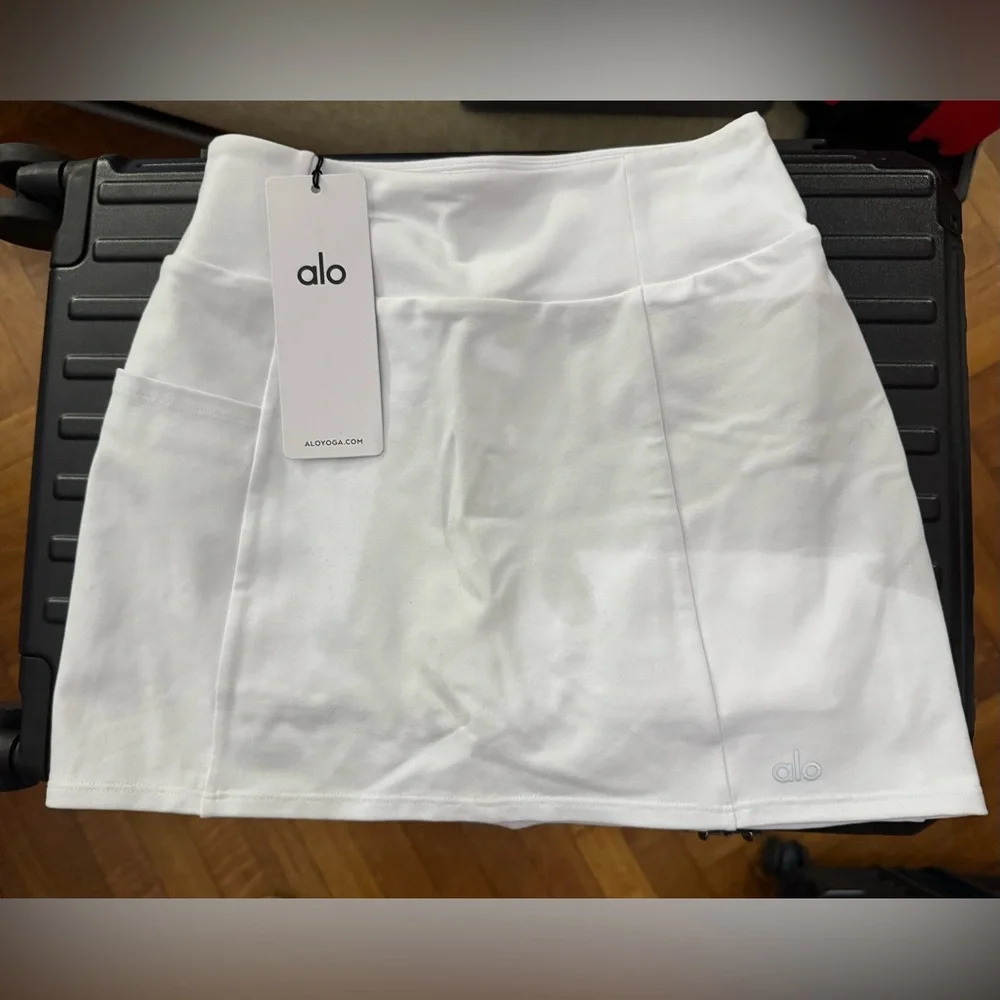 ALO Yoga chic white