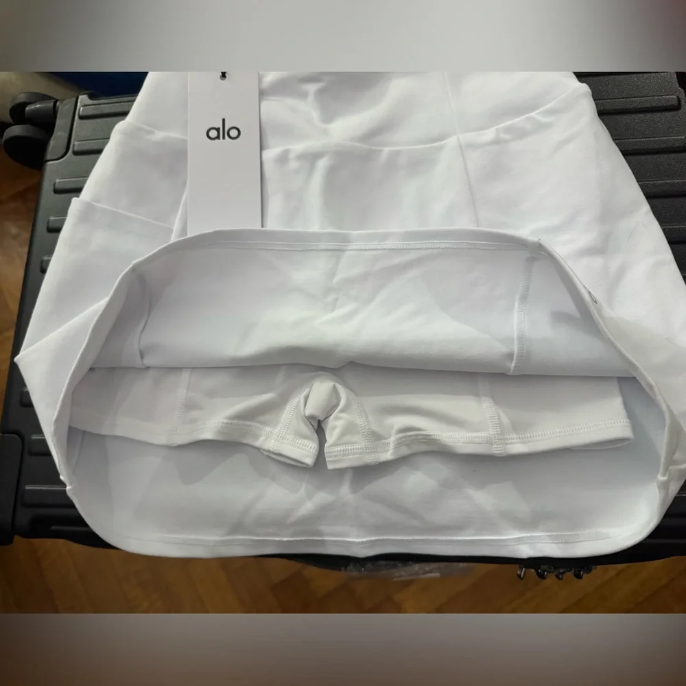 ALO Yoga chic white