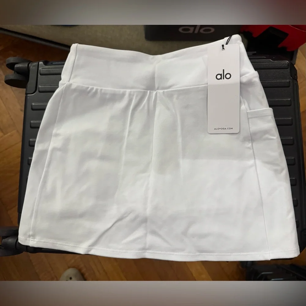 ALO Yoga chic white