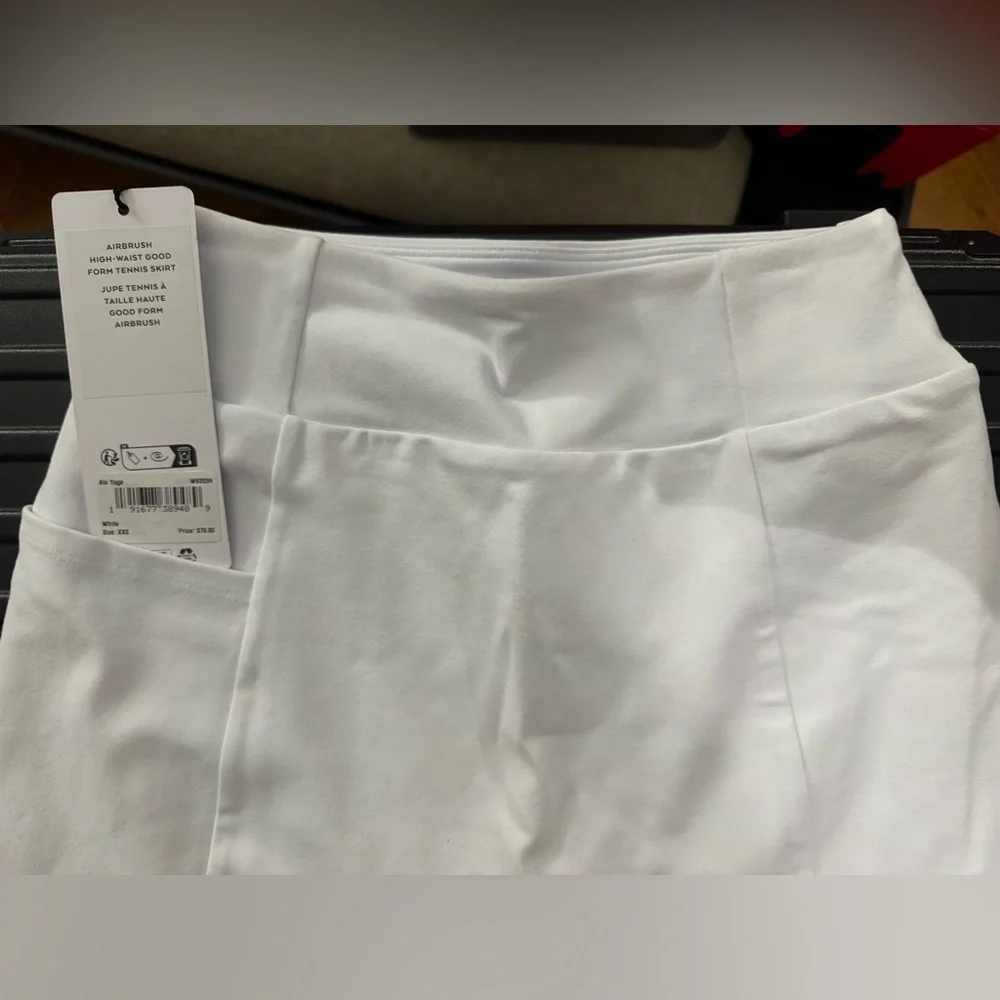 ALO Yoga chic white