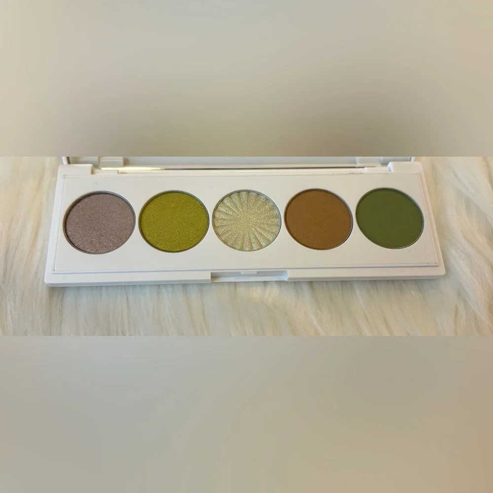 NWOB OFRA Signature Eyeshadow Palette: Empowered