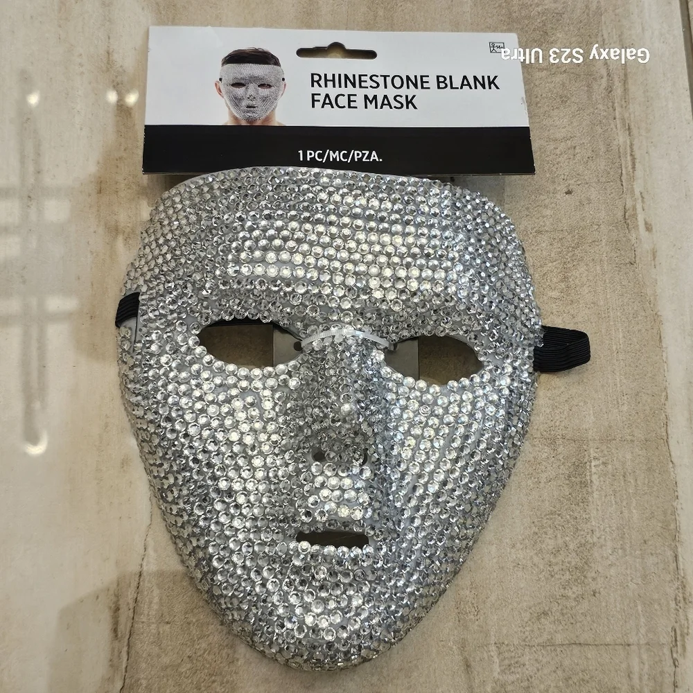 NWT Sparkling Silver Rhinestone Mask