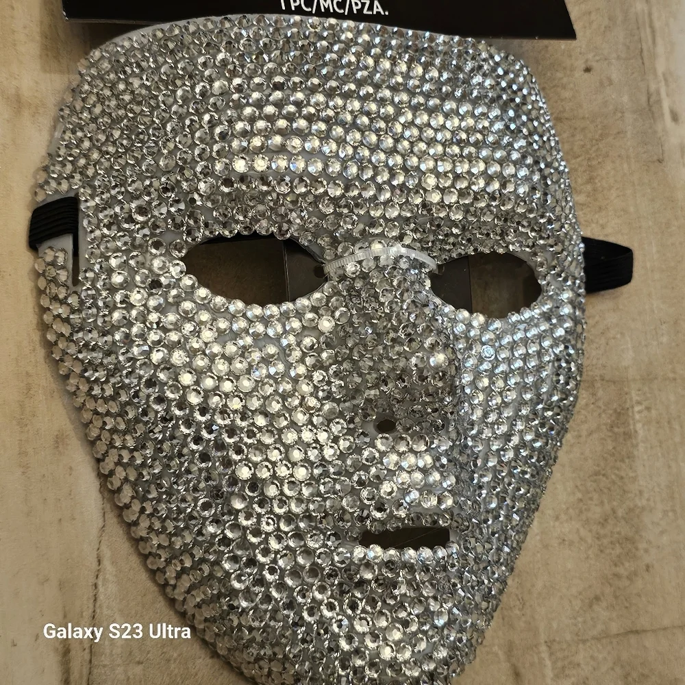 NWT Sparkling Silver Rhinestone Mask