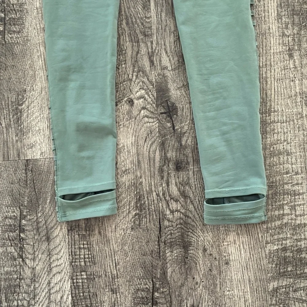 ALO Yoga pre loved