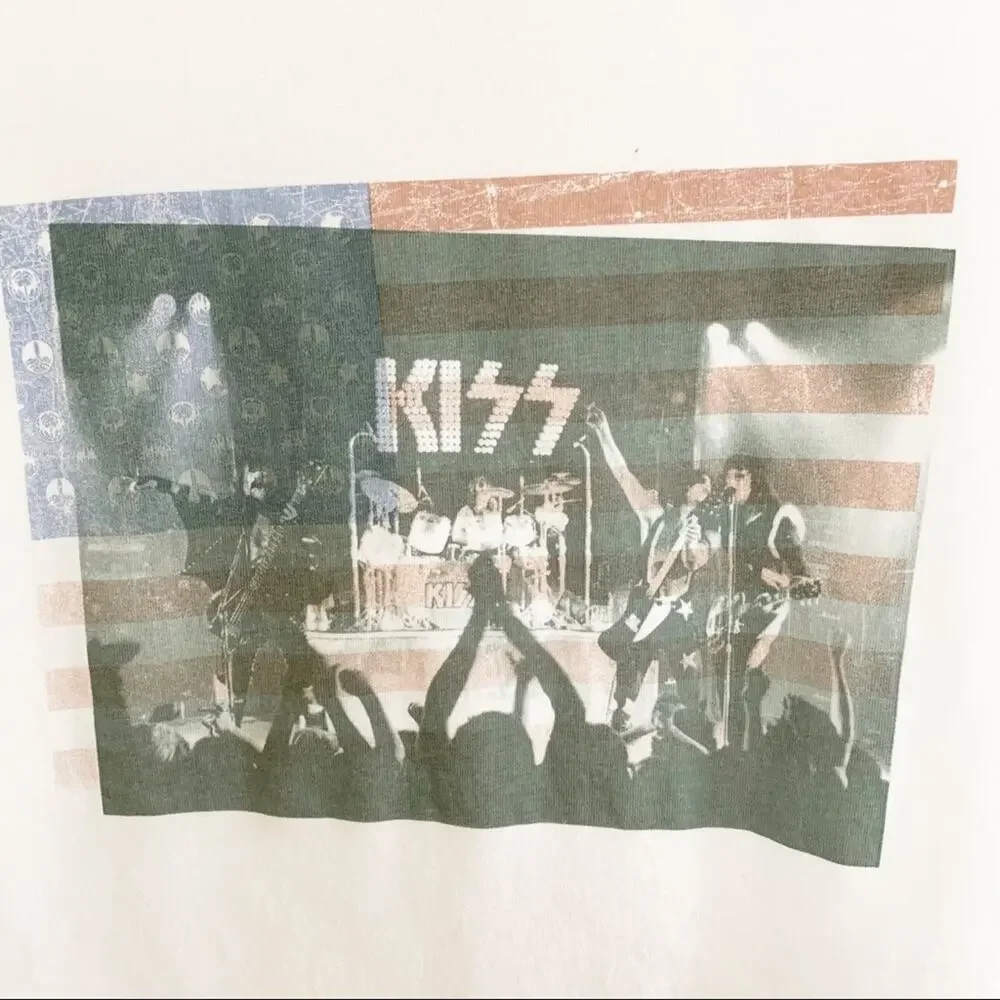 Uniqlo kiss patriotic