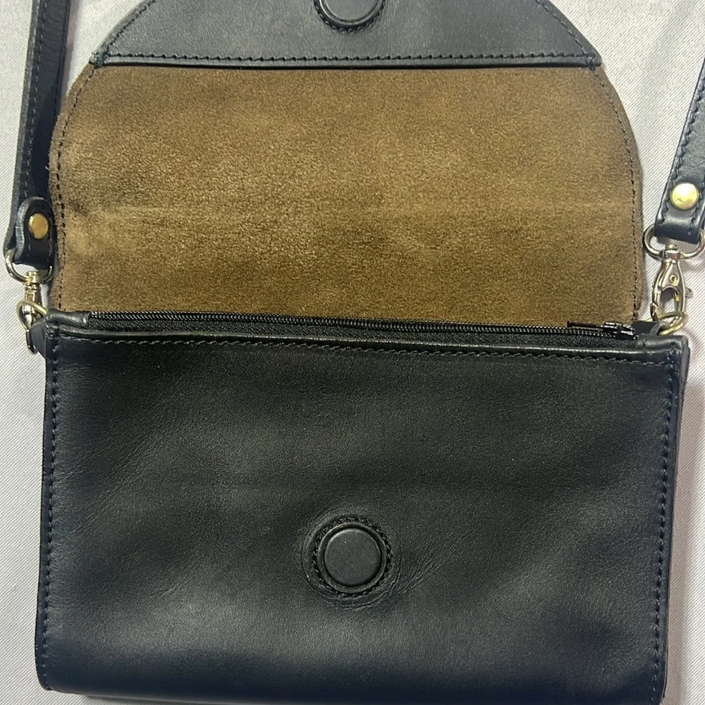Nisolo leather exterior