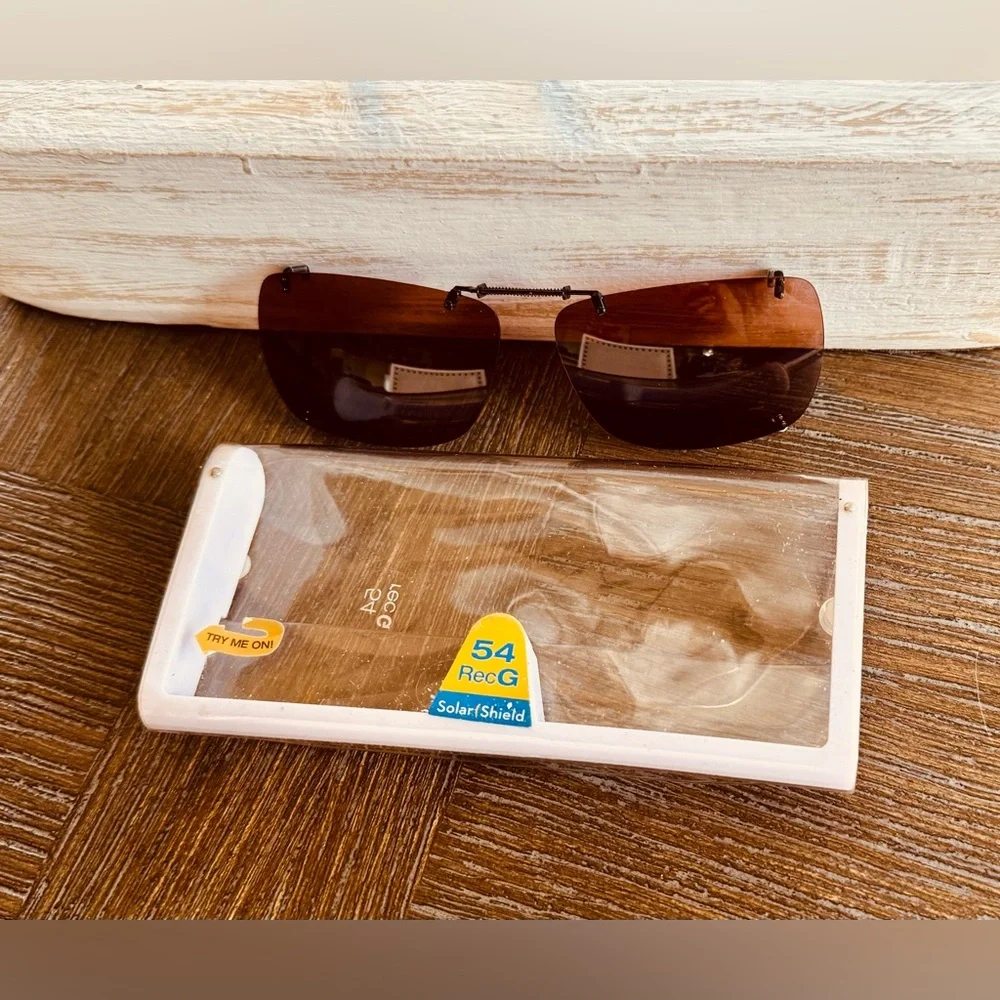 New Unisex Clip on polarized scratch resistant sunglasses with UVA/UVB protectio
