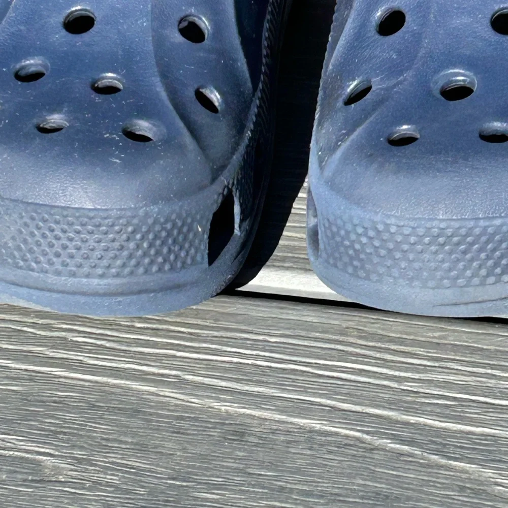 Crocs Kids Classic Slip On Shoe Sandle Clog - Navy Blue Size J1 Some Toe Wear