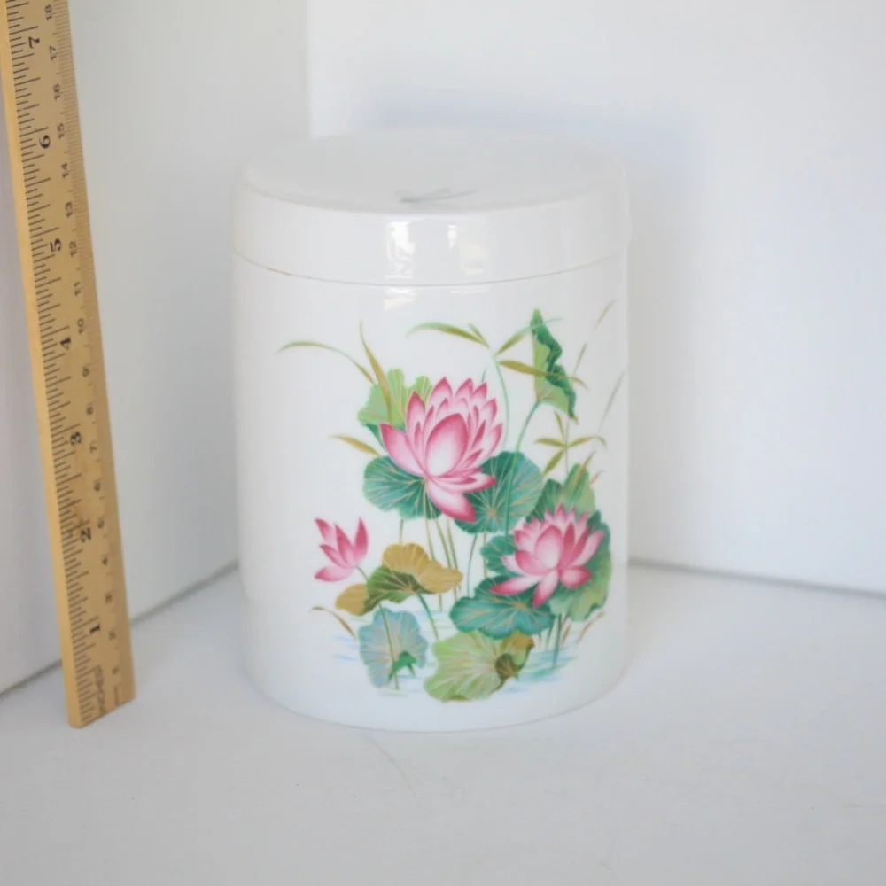 Kaiser porcelain container