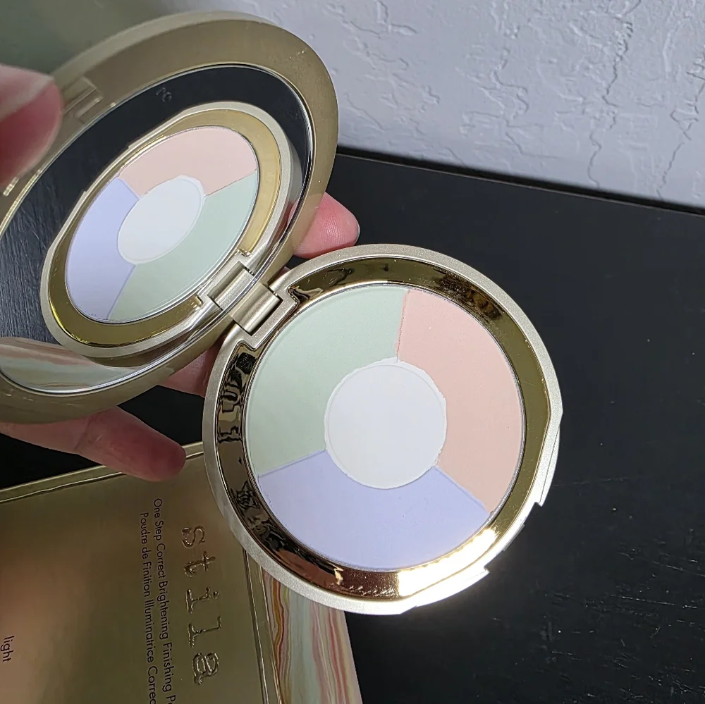 NEW Stila One Step Correct Brightening Finishing Powder