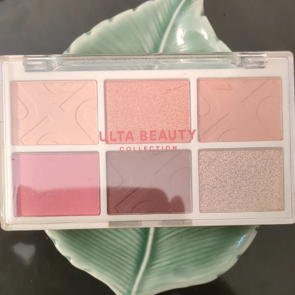 Pan Eyeshadow Palette