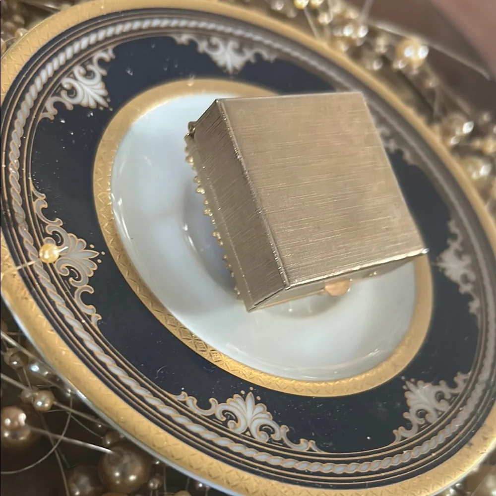 elegant gold