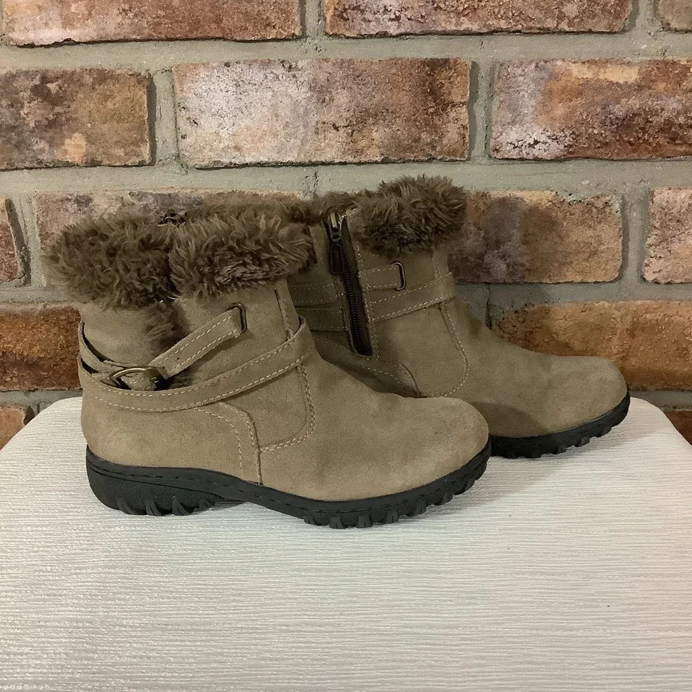 Khombu suede leather