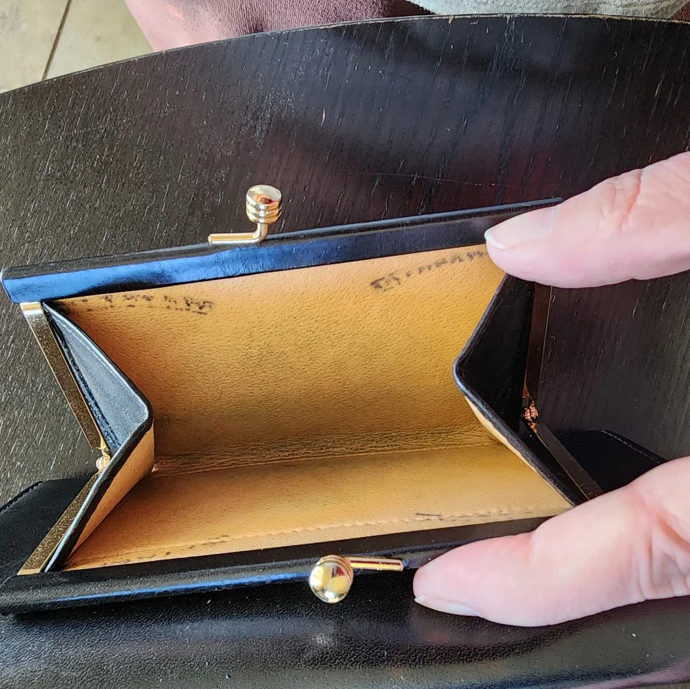 Black Smooth Leather Dooney & Bourke Wallet Elegant Sophisticated Minimalist