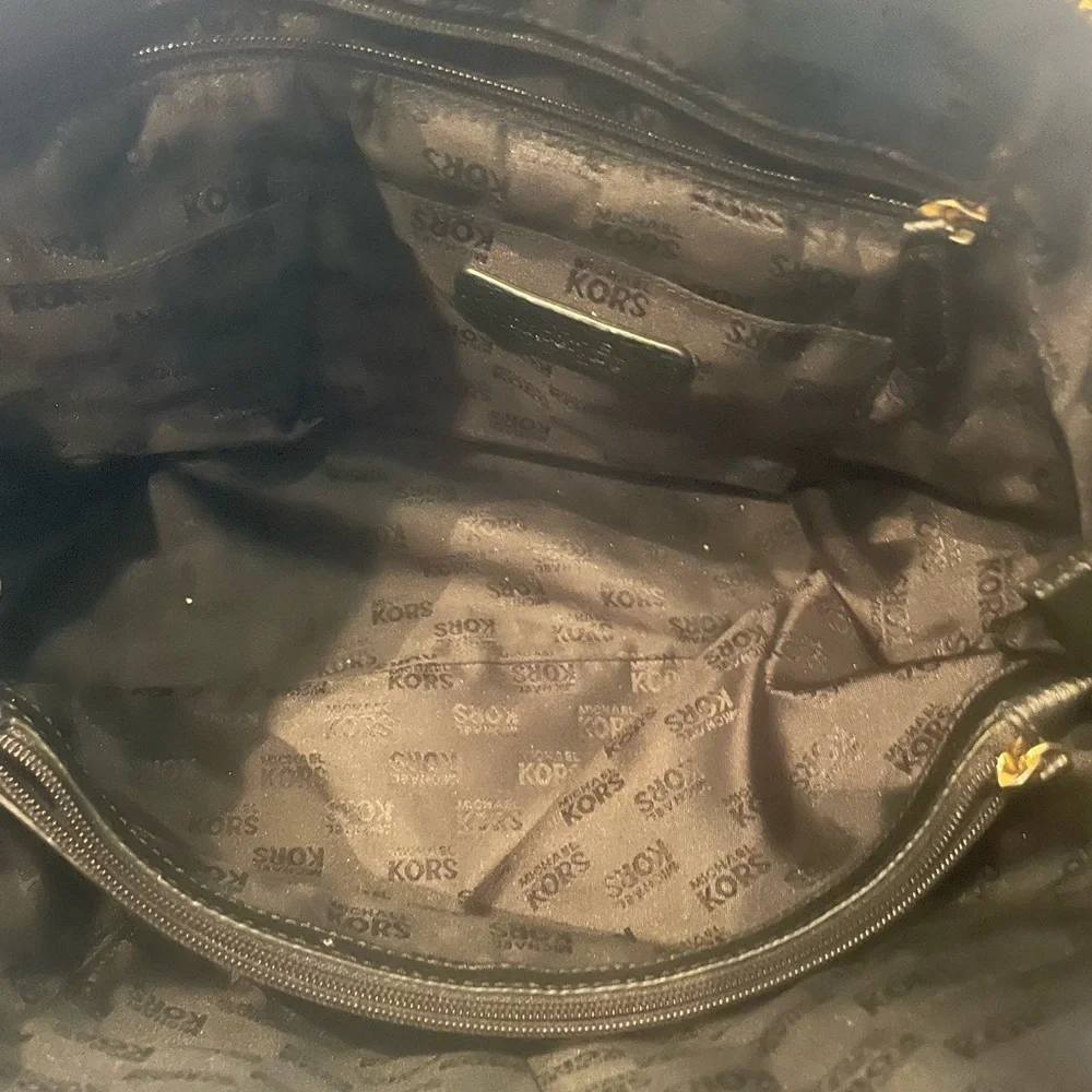 Michael Kors Maxine Medium Pebbled Leather Satchel - EUC