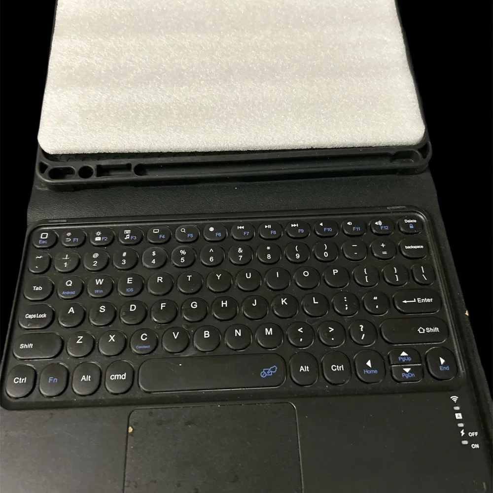 Case with Keyboard for IPad Air 4th Generation. Never used. Black.