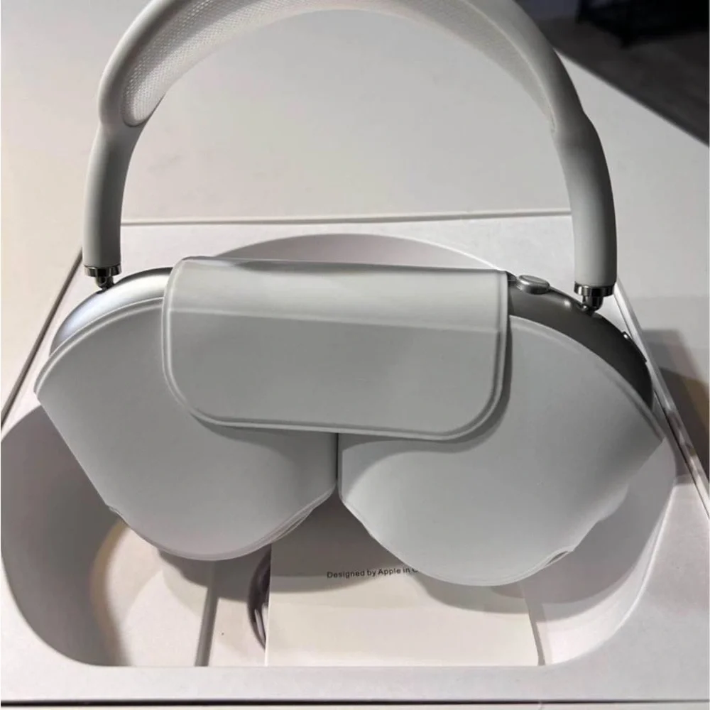 Apple White Standalone VR Headset with Sleek Design
