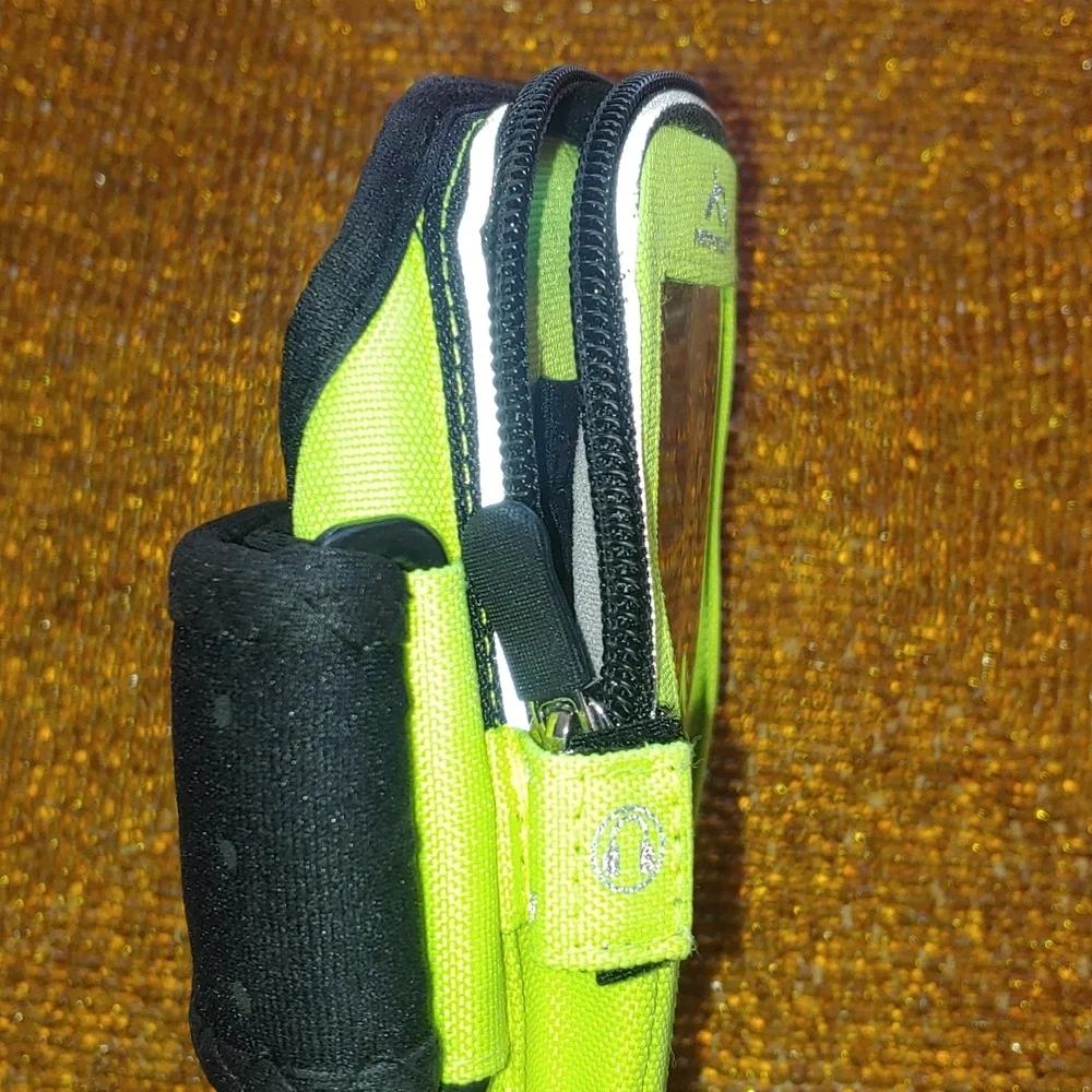 Armpocket comfortable secure