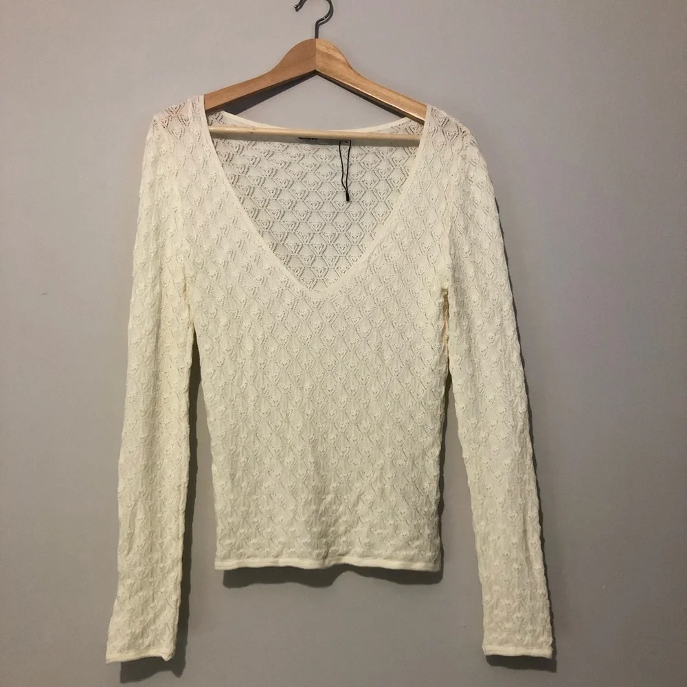 Zara Knit Crop Top Size Medium V-Neck Women's Cream Shirt
