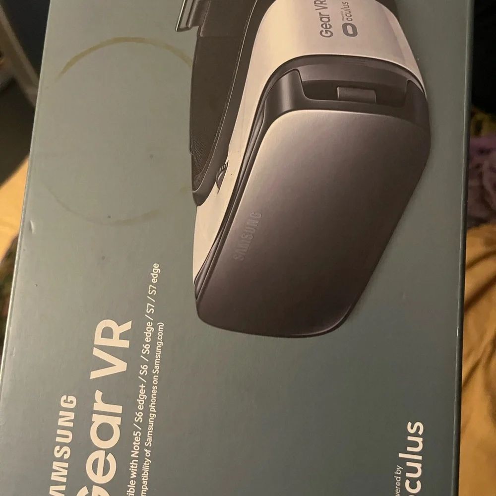 Samsung Gear VR - Black and Silver