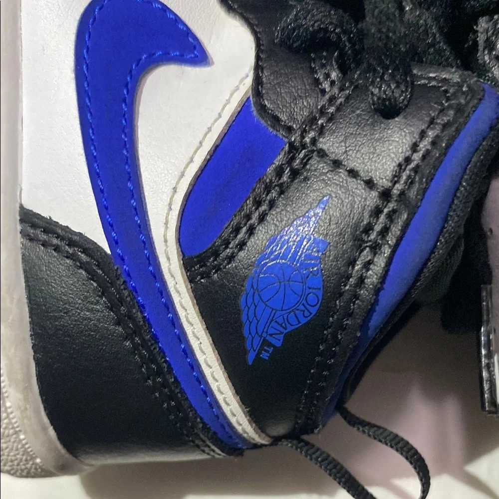 Nike Kids Black and Blue Sneakers size 7C