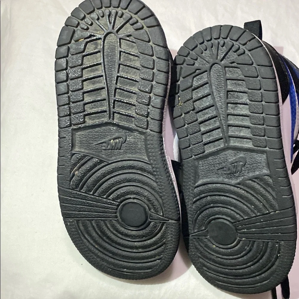 Nike Kids Black and Blue Sneakers size 7C