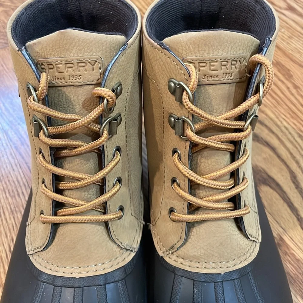 Sperry excellent new